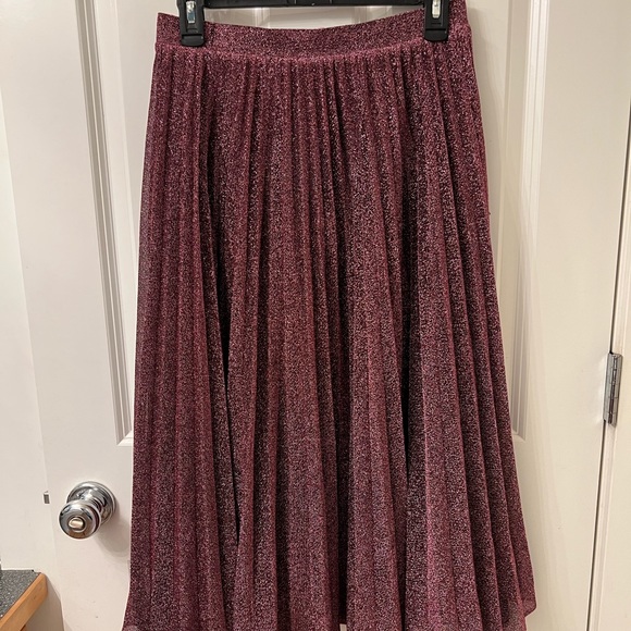 Chelsea 28 Shimmery Pink Pleated Sparkle Skirt in Size Small - Picture 8 of 10